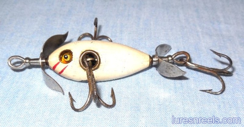 RARE VINTAGE SHAKESPEARE WOODEN FOIL MINNOW SHINER FISHING LURE NEW IN  PACKAGE